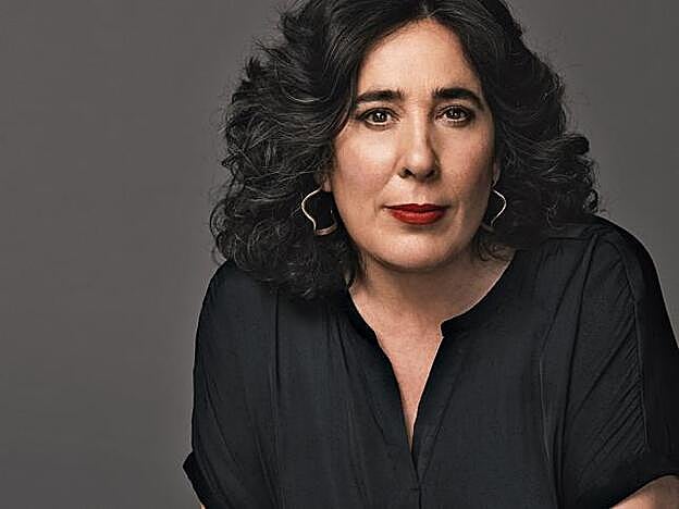 Arantxa: top Couchel y pendientes Dorsch.