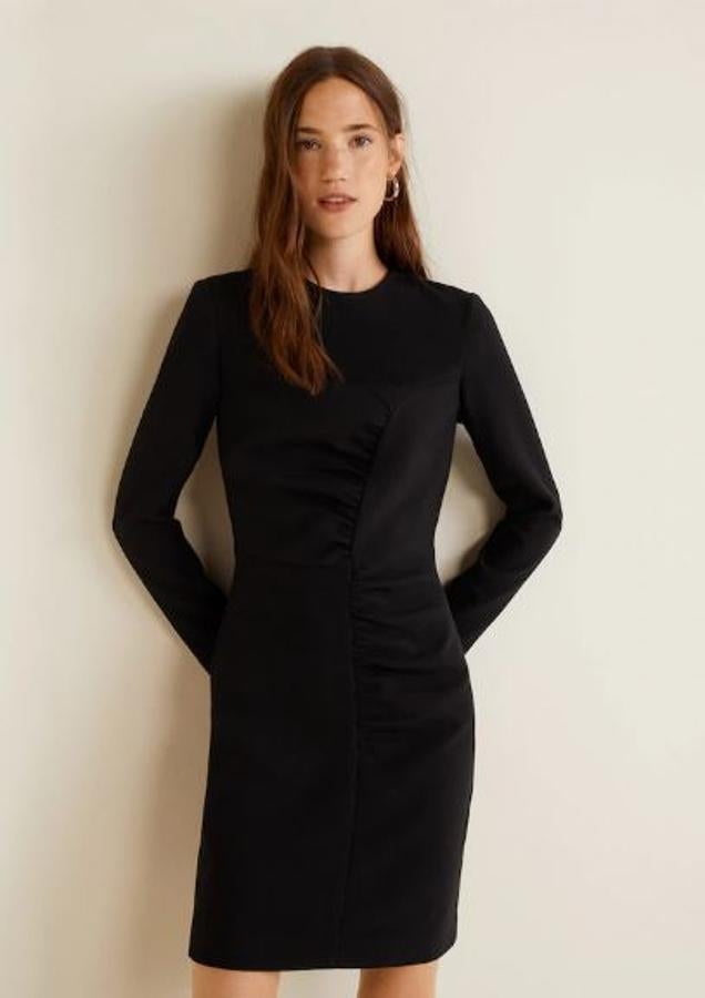 Vestido negro con mangas negras por 15,99 euros.