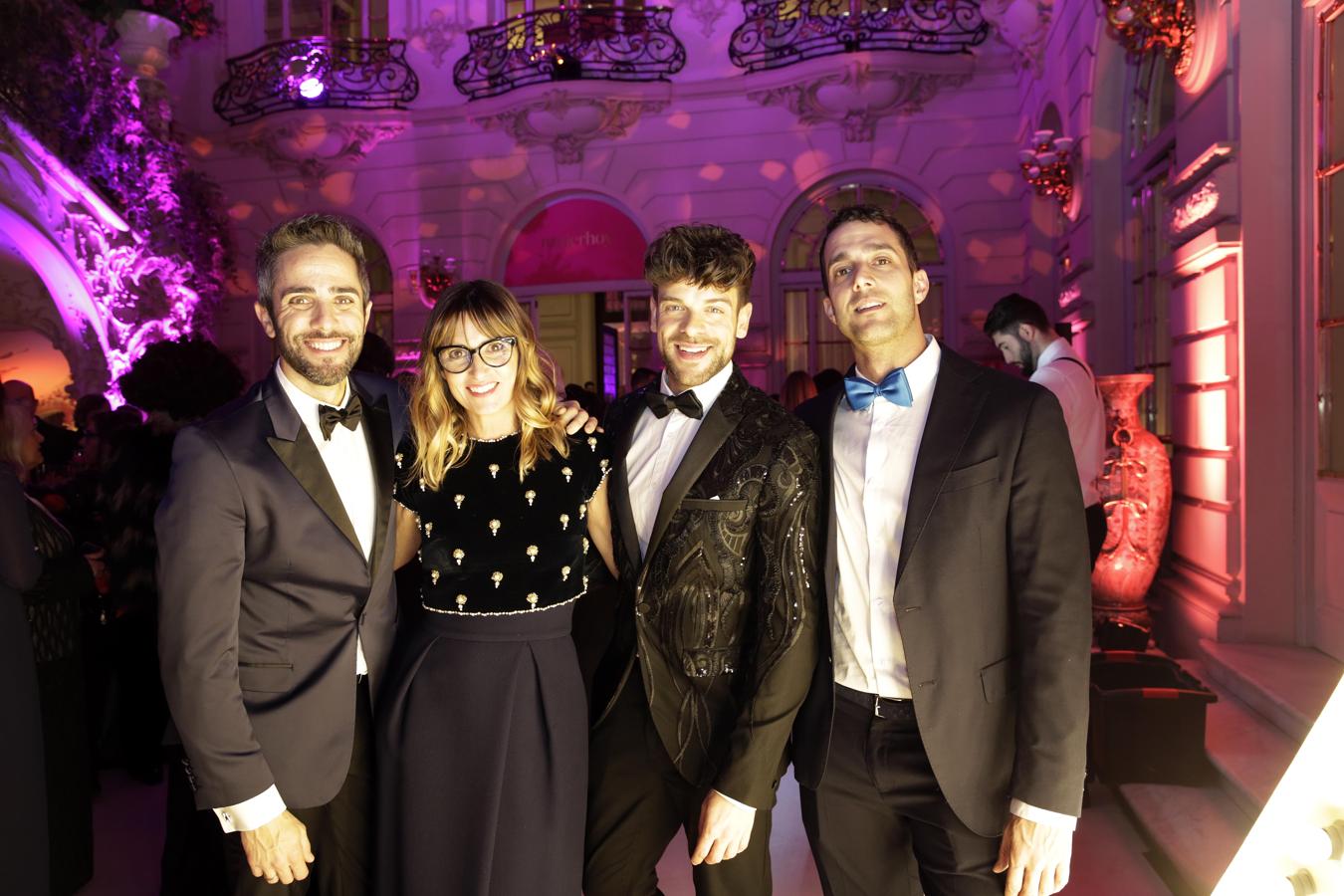 Noemí Galera fue una de las mujeres extraordinarias que recibieron el Premio Mujerhoy en esta X Edición. Y sus amigos de 'Operación Triunfo' Roberto Leal y Ricky Merino quisieron acompañarla en esta noche mágica.