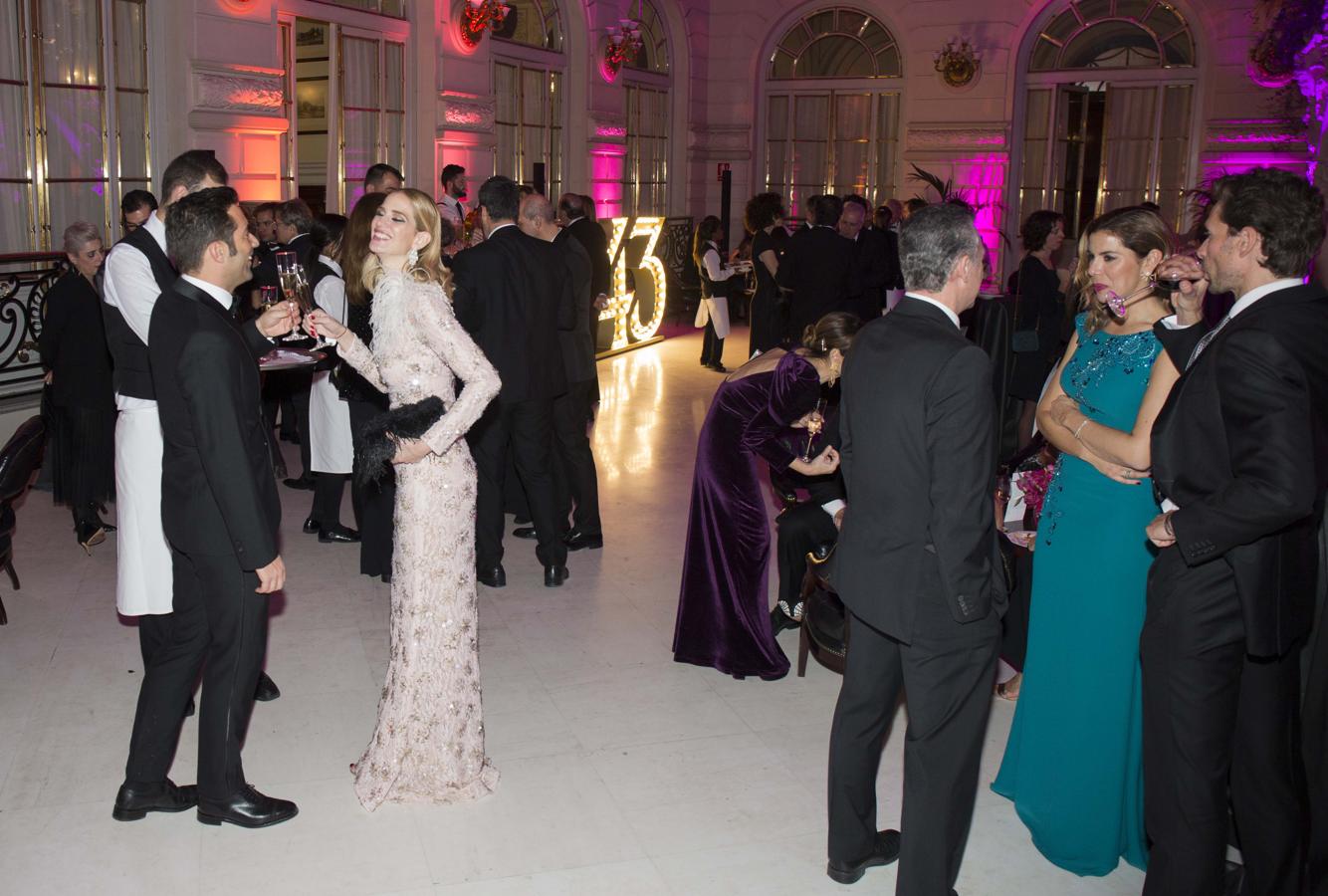 Nuestros invitados de los Premios Mujerhoy brindaron por las mujeres extraordinarias con vinos de Marqués de Cáceres, champagne Veuve Clicqot y cócteles de Licor 43.