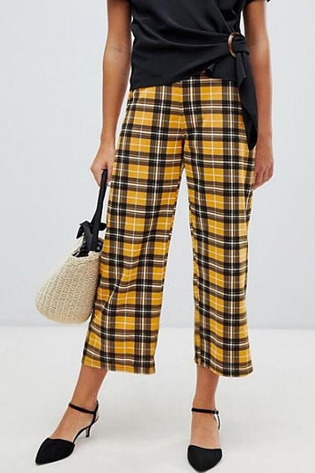 Pantalones capri en color mostaza de New Lok, 17,99 euros.