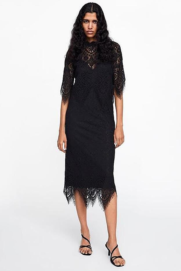 Vestido de encaje con el bajo asimétrico de Zara.