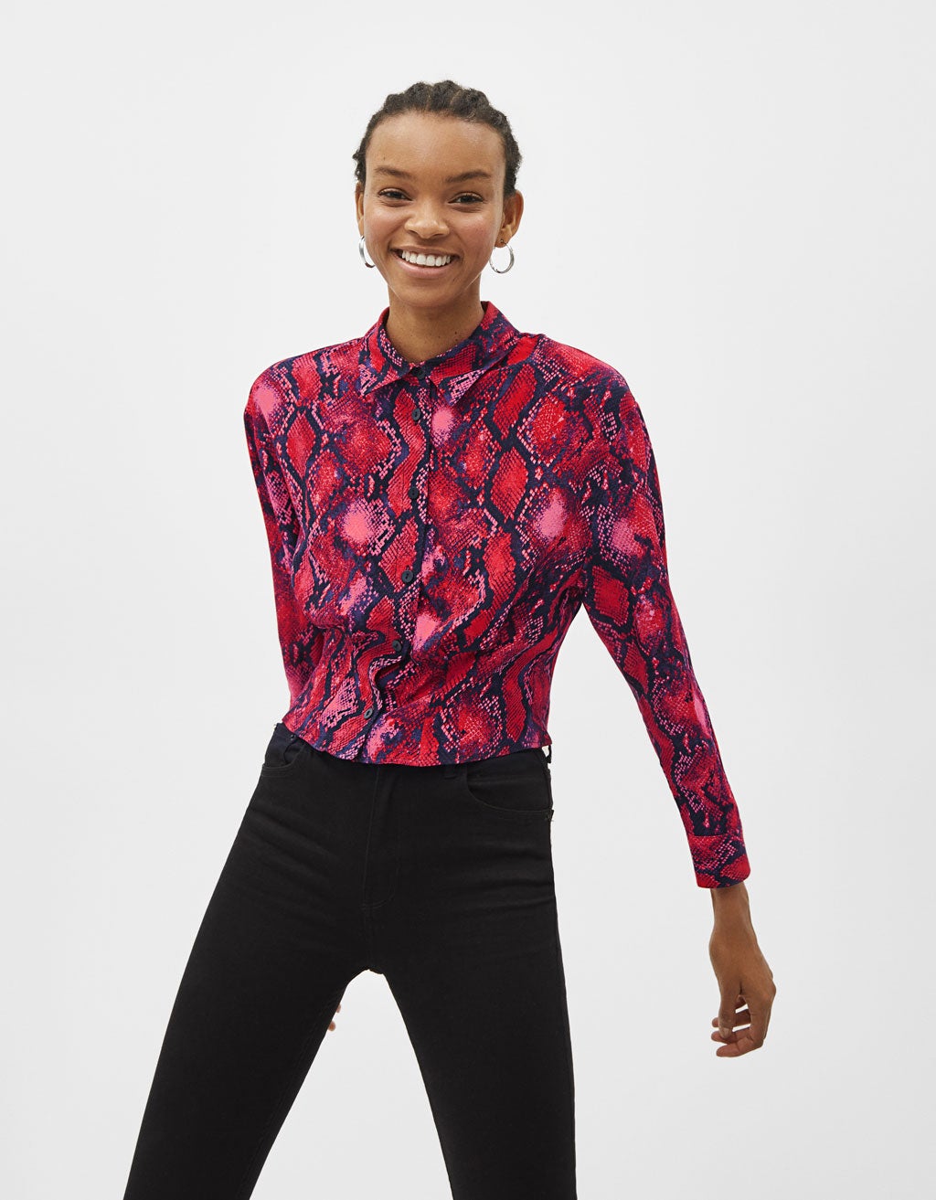 Camisa con estampado de serpiente: 5,99 euros en Bershka.