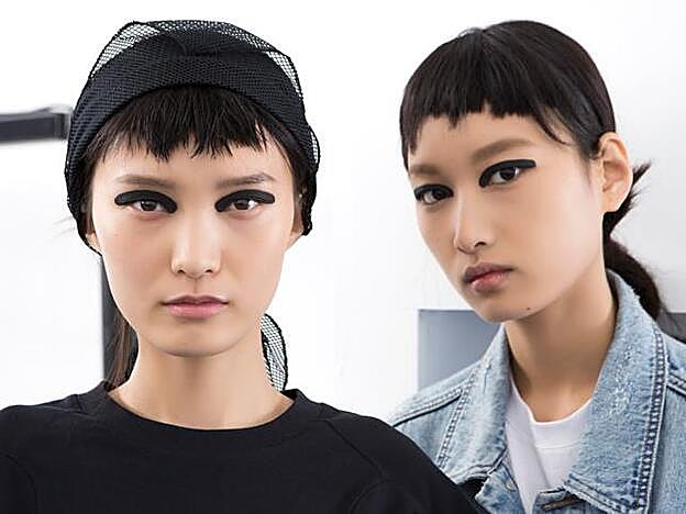 Dries Van Noten ha sido otro diseñador que ha apostado por los baby bangs en su desfile de primavera/verano.