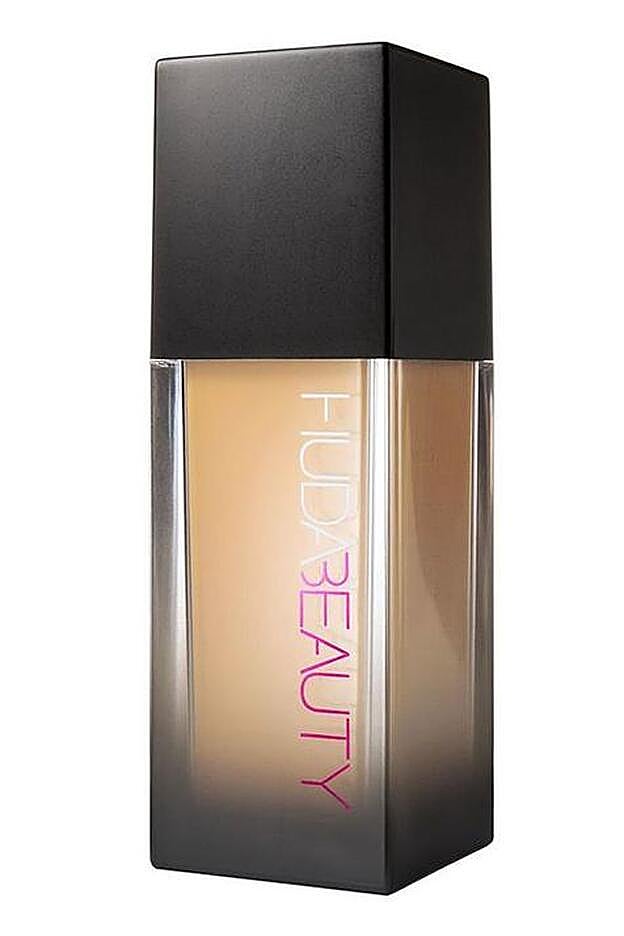 La base súper cubriente de Huda Beauty.