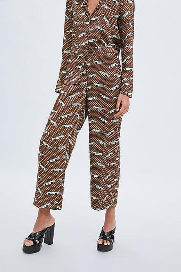 Pantalón de Zara (25,95 euros).