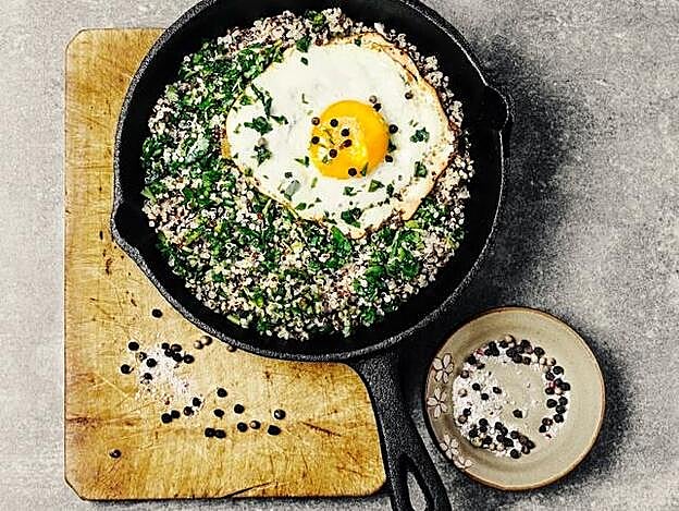 Huevos verdes con quinoa