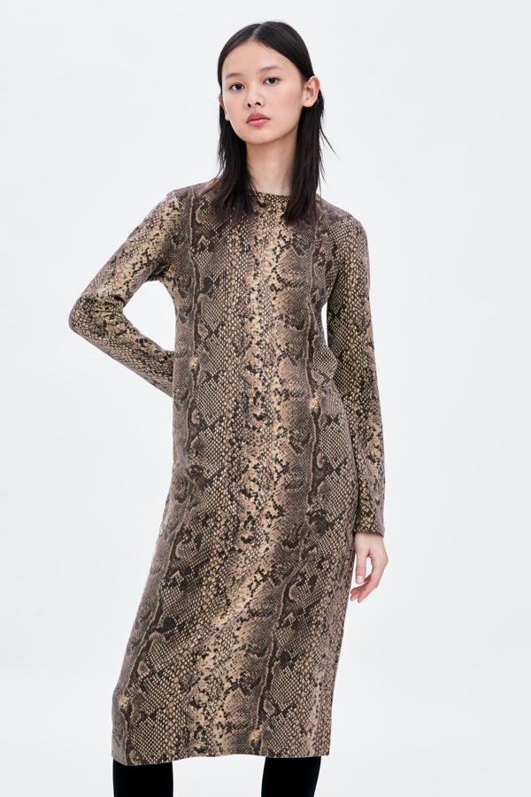 Este vestido con estampado 'snake print' cuesta menos de 10 euros en los Special Prices de Zara.