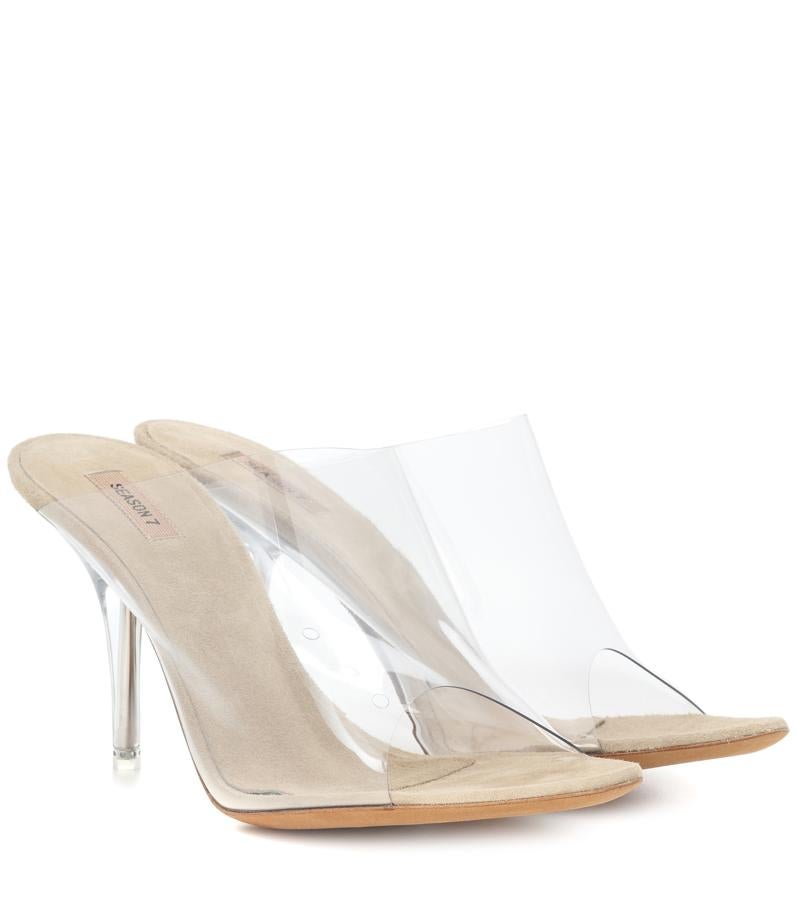 Nos referimos a estos mules, los Season 7 de Yeezy (560 euros en MyTheresa).