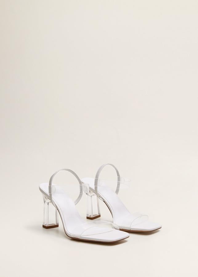 Y la versión de Mango de las sandalias de Kim Kardashian que alargan las piernas cuestan 39.99 euros.