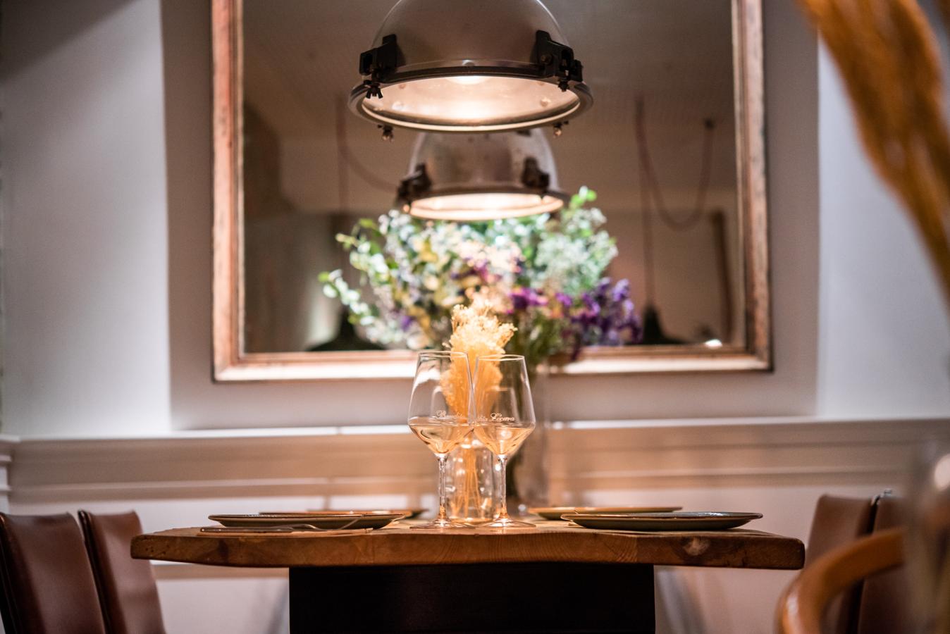 Bendita Locura Coffee & Dreams (Príncipe de Vergara, 73), celebra San Valentín estrenando nueva decoración y también nueva carta. ¿Nuestros favoritos? Los medallones de pularda, el tomate rosado de Barbastro con ventresca y el huevo trufado con cremoso de patatas y boletus.