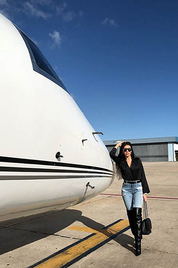 El estilismo de cabecera de Georgina Rodríguez: jeans, botas y un Chanel.