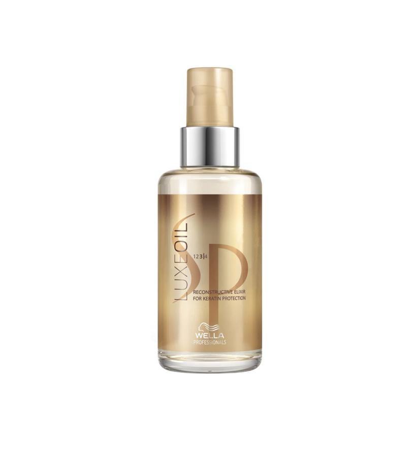 La combinación de tres aceites: aceite de argán para nutrir la fibra del cabello, aceite de almendras para hidratar y aceite de jojoba para reparar las puntas quebradizas y secas, le convierte en un indispensable de las melenas debilitadas que buscan fuerza y vigor. Su aplicación regenera la estructura del cabello, sin olvidarse de suavizarlo y alisarlo para evitar el encrespamiento. (31,90 €).