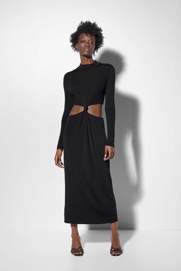 Vestido largo cut-out con detalle de nudos, 39,95 euros.