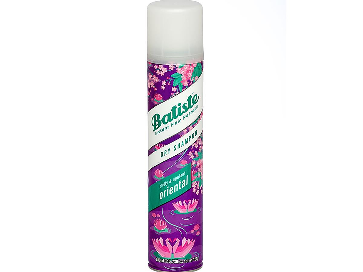 La marca por excelencia de los champús en spray, te ofrece un sinfín de posibilidades. Con este champú de limpieza en seco tendrás un aroma fresco que te transportará al país del sol naciente. Solo tienes que aplicarlo a unos centímetros de la raíz y sacudir el exceso con una toalla, despeinando la melena (3.50 €).