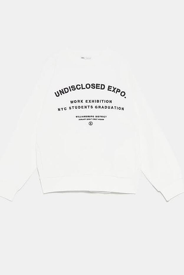 Sudadera con texto bordado, 22,95 euros.