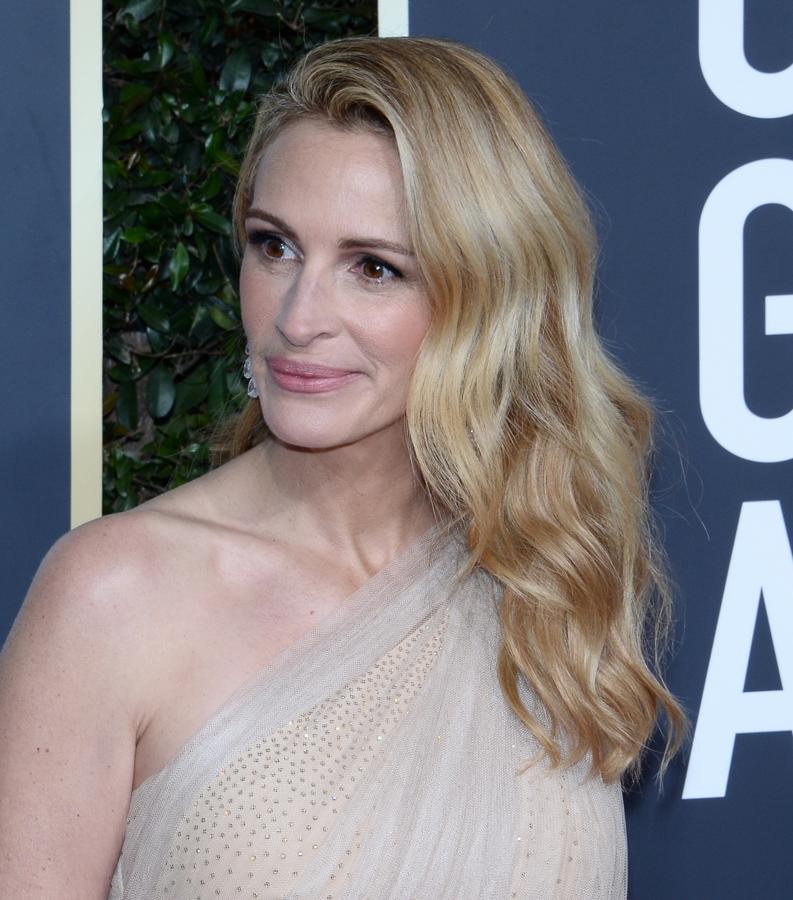Julia Roberts tampoco se separa de su melena rubia y capeada desde la parte superior de manera escalada hasta las puntas. El corte perfecto para dar aún más movimieto y volumen a nuestro cabello.