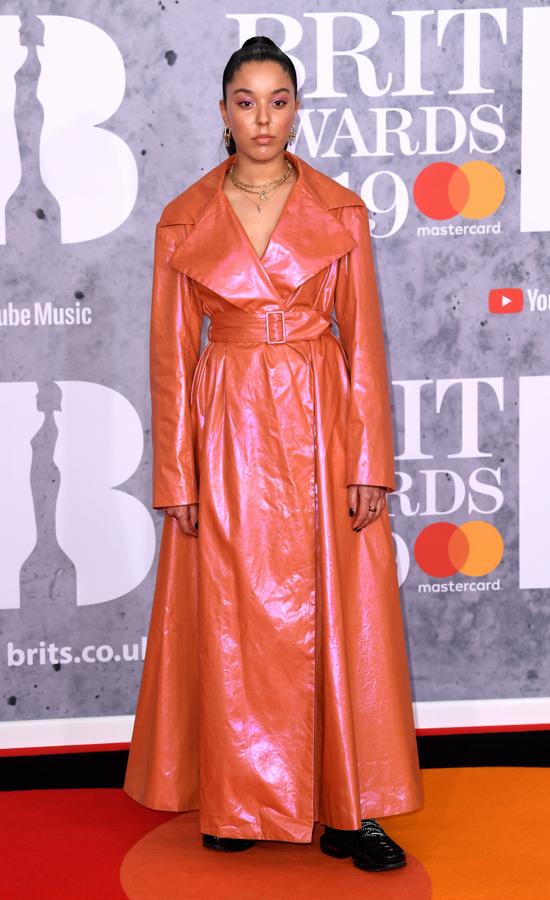 Fotos: Los looks de los Brit Awards que sí y no nos gustaría ver en la alfombra roja de los Oscar