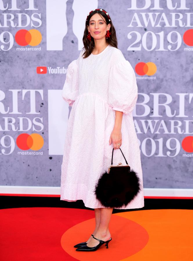 Fotos: Los looks de los Brit Awards que sí y no nos gustaría ver en la alfombra roja de los Oscar