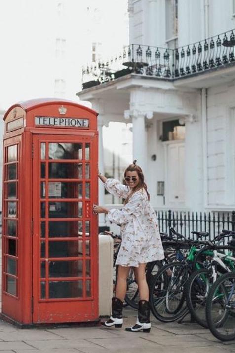 Eso sí,  como lo hacen las 'influencer' : combinadas con vestido para darle un toque hiperfemenino.