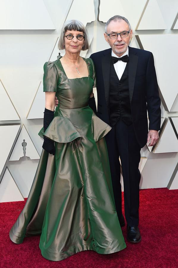 Lois Burwell y John Toll en los Premios Oscar 2019.