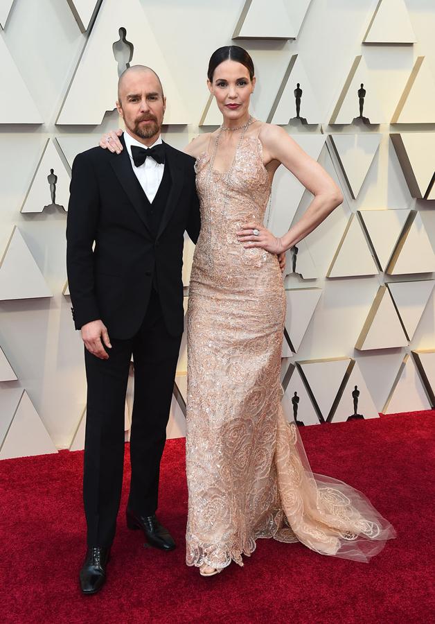 Sam Rockwell y Lesli Bibb en los Premios Oscar 2019.