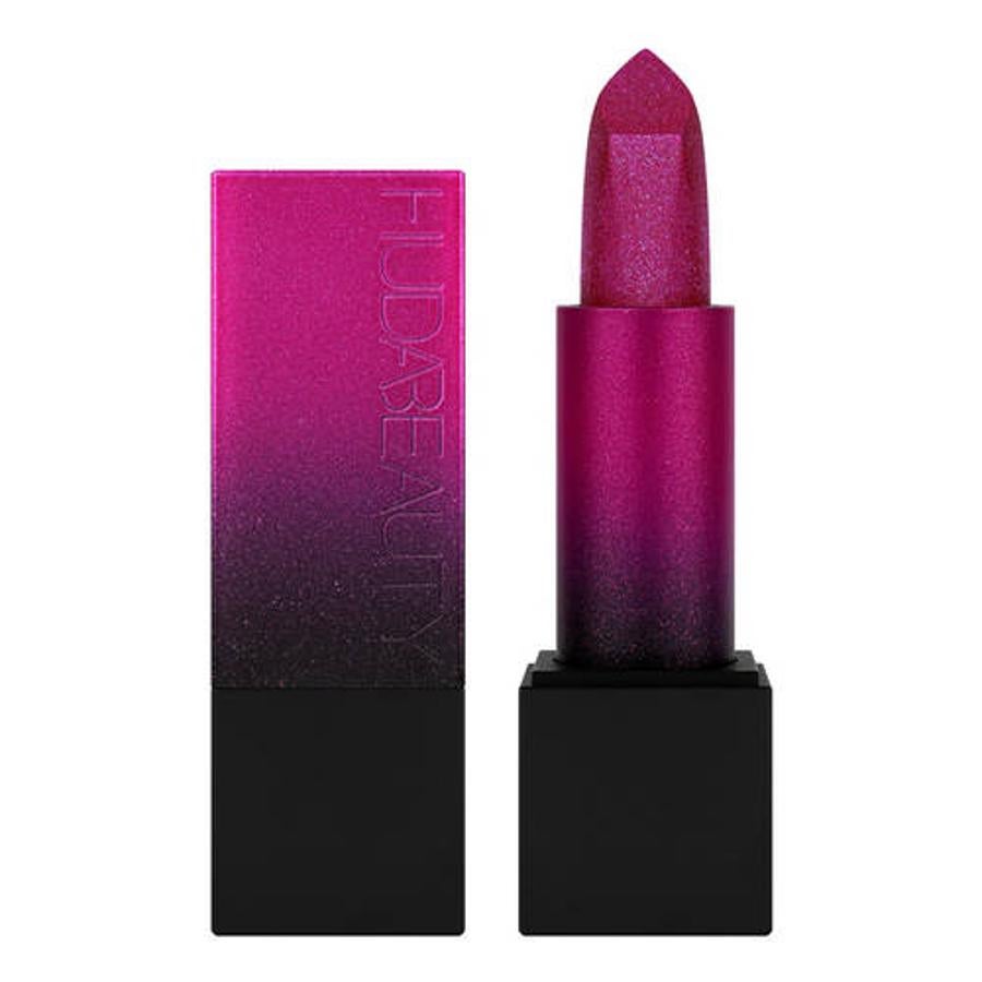 Labial Power metallic lipstick, tono Cake Day, 19,95 euros.