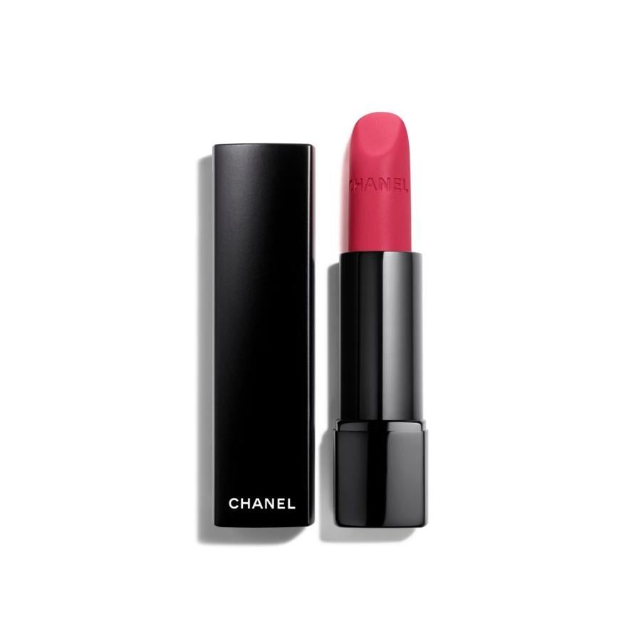 Labial Rouge Allure Velvet extreme mate, nº114 Epitome, 35 euros.