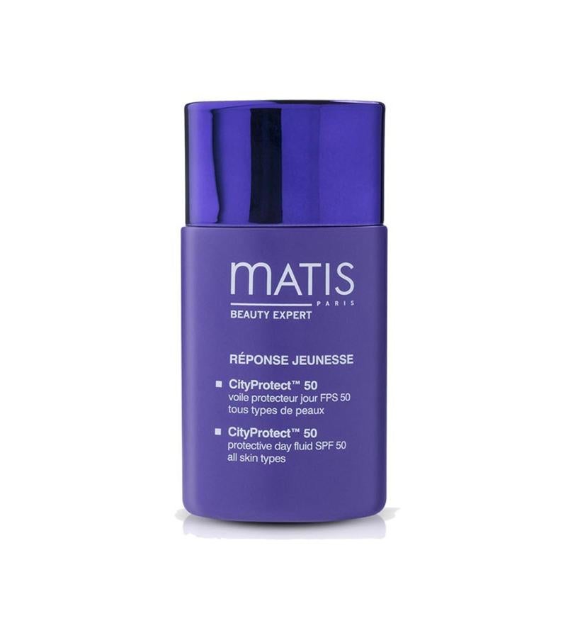 Tratamiento complementario compuesto por extracto de orquídea y arándanos con filtros UVA y UVB y SPF 50. Tiene una acción multi-protectora contra la polución y los rayos UV. Además protege la epidermis de la formación de radicales libres. Con este producto, obtendrás una piel protegida de los rayos UV y una piel joven tersa. Puedes usar este producto por las mañanas y repetir la aplicación siempre que lo necesites.  Aplícalo por todo el rostro encima de tu crema habitual, evitando el contorno de los ojos. (24 €).