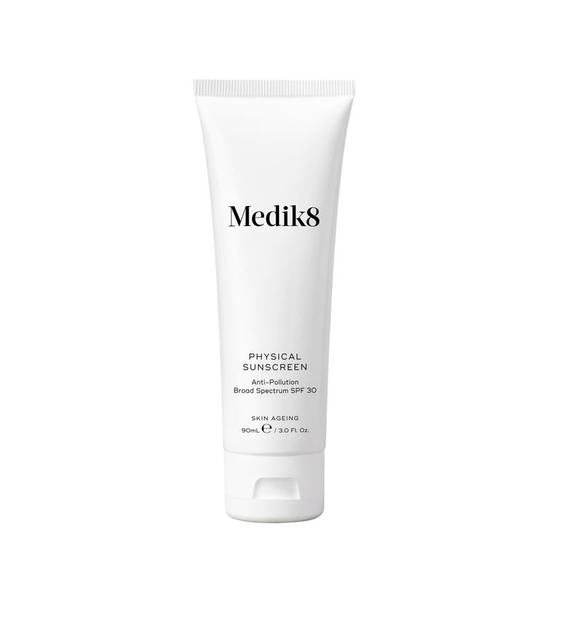 Formulado sin nano-partículas, es suficientemente ligero y a diferencia de los protectores solares químicos, su SPF 30 no induce calor dentro de la piel ni obstruye los poros, por lo que es una opción perfecta para aquellas pieles propensas al enrojecimiento, sensibilidad e imperfecciones. Fortificada con tecnologías anti-polución y anti-age para proteger la piel contra los agresores del medio ambiente, a la vez que ayuda a corregir finas líneas y arrugas. (68,50 €).