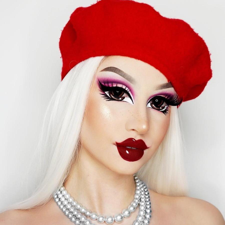 Esta maquilladora cuenta con más de 256 mil seguidores y cientos de publicaciones repletas maquillajes de fantasía, algunos tan impresionantes como este maquillaje inspirado en una muñeca Bratz (@abbyrobertsartistry).