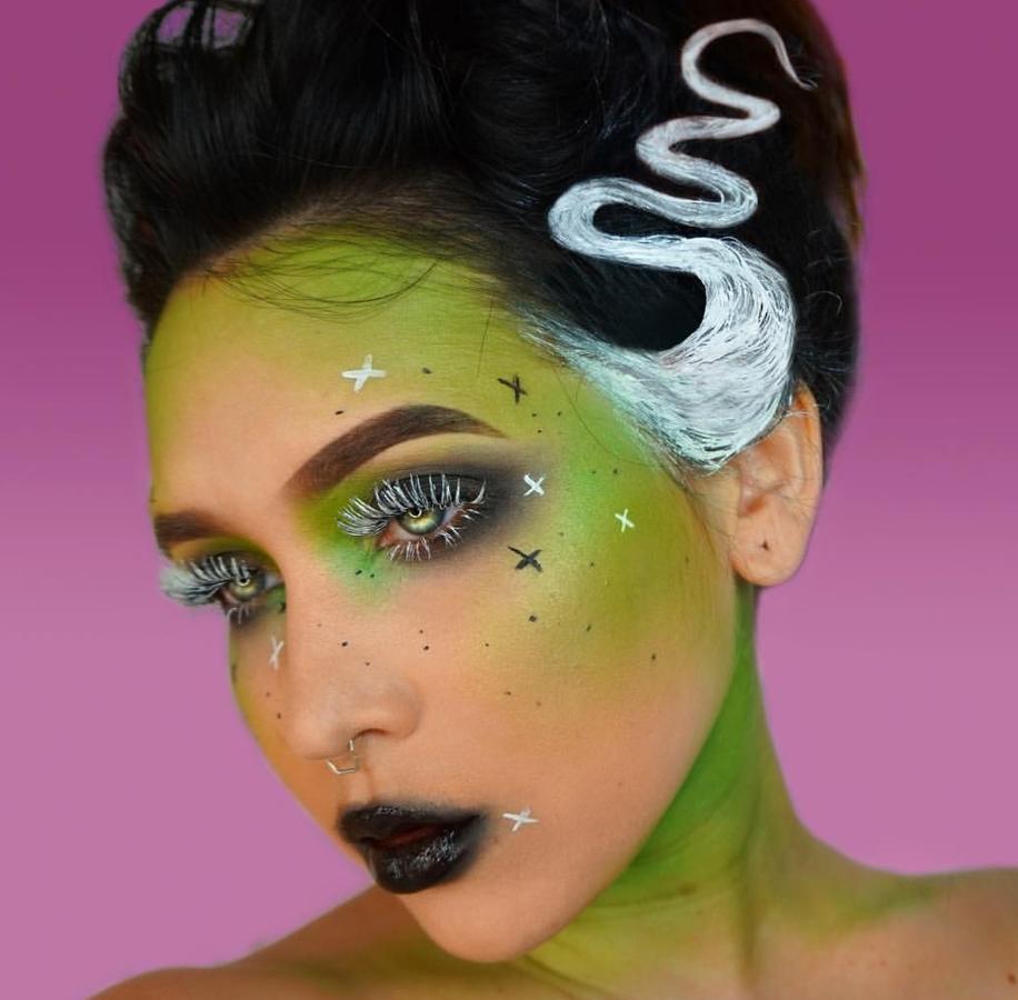 Si hay algo que adoramos de sus maquillajes es que están llenos de colores llamativos y de difuminados y degradados muy logrados. Este inspirado en Frankenstein en tonos verdes y negros nos ha parecido ¡lo más! (@mamamcdonie).