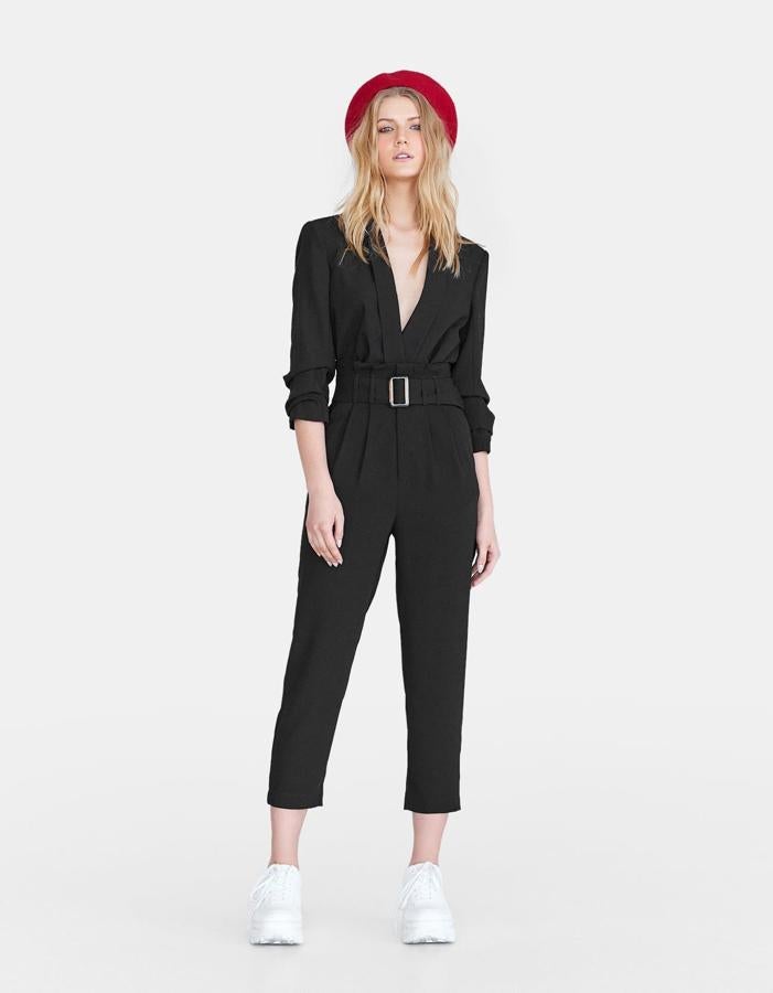 Marcan cintura y su largo capri estiliza las piernas. ¿Qué más se puede pedir= Estos son de Stradivarius, y cuestan 25.99 euros.