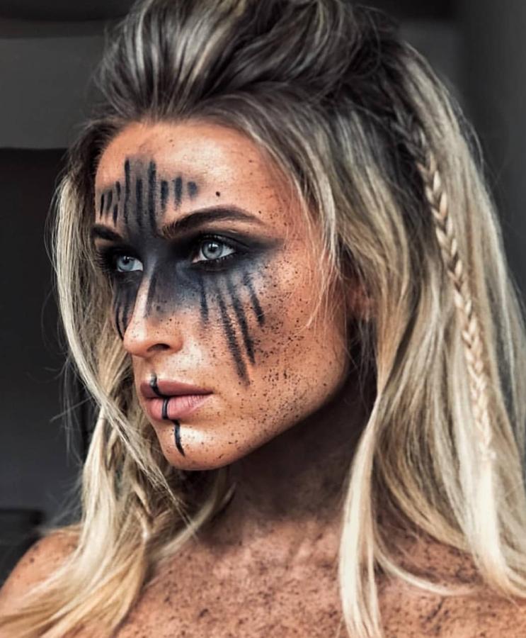 Sus maquillajes son pura fantasía y conseguirán dejarte sin palabras. Este en concreto, está inspirado en una guerrera elfa y ha logrado que también queramos copiarlo este Carnaval (@zorinblitzz).