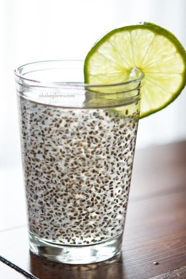 Las semillas de chía son una excelente fuente de fibra y antioxidantes, calcio, proteínas y ácidos grasos omega 3 de origen vegetal. Además ayuda en la  pérdida de peso y proporciona energía, fuerza y resistencia.