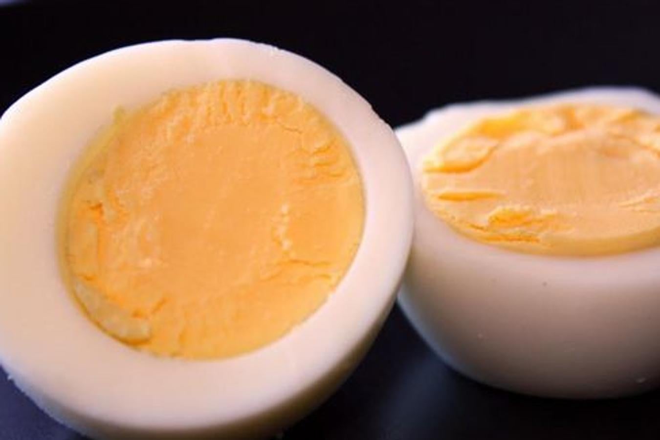 Los huevos te aportarán  proteínas a tu cuerpo y contienen vitamina D , esencial para controlar la inflamación en el cuerpo.