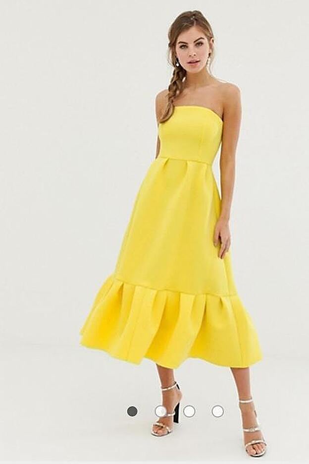 Vestido midi palabra de honor, con bajo estilo sobrefalda y volante, 70,99 euros.
