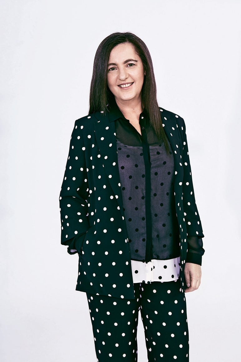 “Cada vez que avanzamos, aparece una profunda reacción patriarcal que pretende hacernos retroceder. Es un problema internacional, no ocurre solo aquí. No solo nos estamos jugando la igualdad, también la democracia. La ceguera machista hace que se aplaudan, toleren o normalicen discursos que aparentemente atentan contra las mujeres, cuando en realidad están atentando contra el sistema de derechos y libertades. Sin igualdad, no hay democracia. El año pasado lo viví con mucho orgullo. Este, haré huelga e iré a la mani. No he faltado desde los 18”.