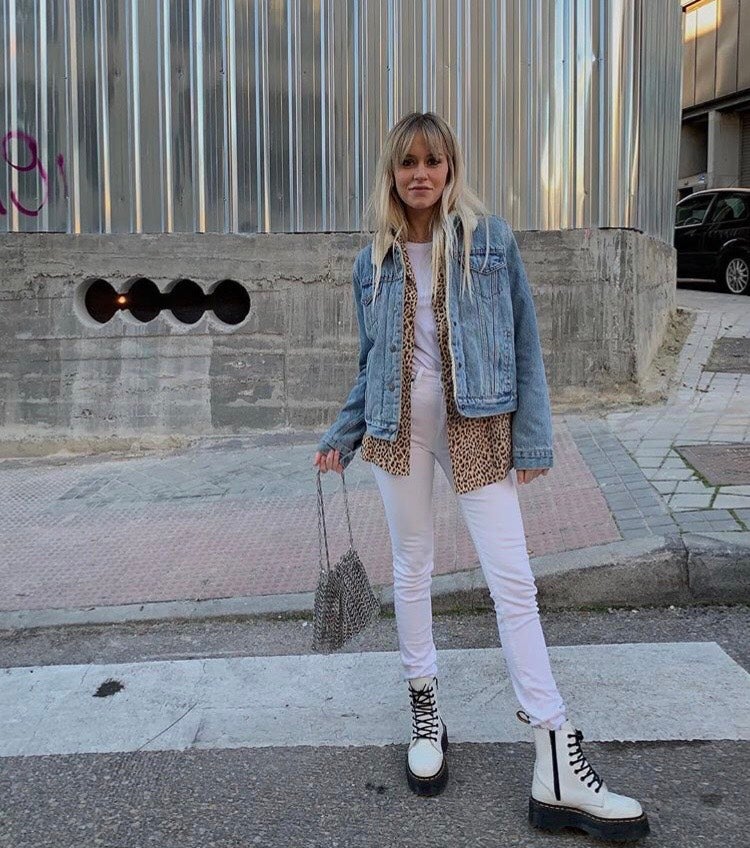 También puedes hacerte con la versión blanca. Combinan perfectamente con el color blanco y cualquier prenda denim.