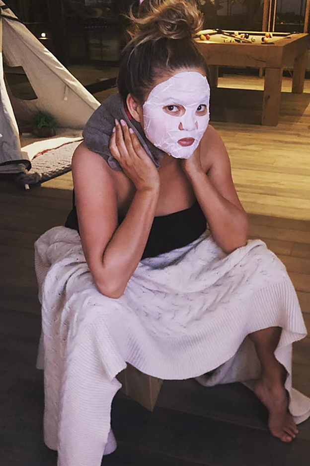 Chrissy Teigen ha contado en Instagram su experiencia con una sauna vaginal.