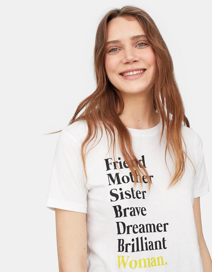 Camiseta feminista con mensaje de Stradivarius (5.99 euros).