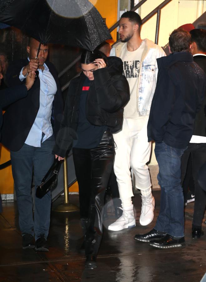 Kendall Jenner y Ben Simmons rompían su relación tras casi un año de noviazgo. La modelo ya había recalcado en alguna entrevista que no descartaba pasar por el altar junto al jugador de la NBA. Sin embargo, dejaba claro que "todavía era muy joven como para centrarse únicamente en las relaciones amorosas".