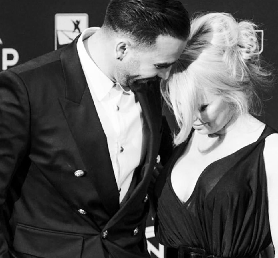 La doble vida de Adil Rami provocaba su ruptura con Pamela Anderson tras dos años de noviazgo en los que ella, dice, se ha sentido engañada.