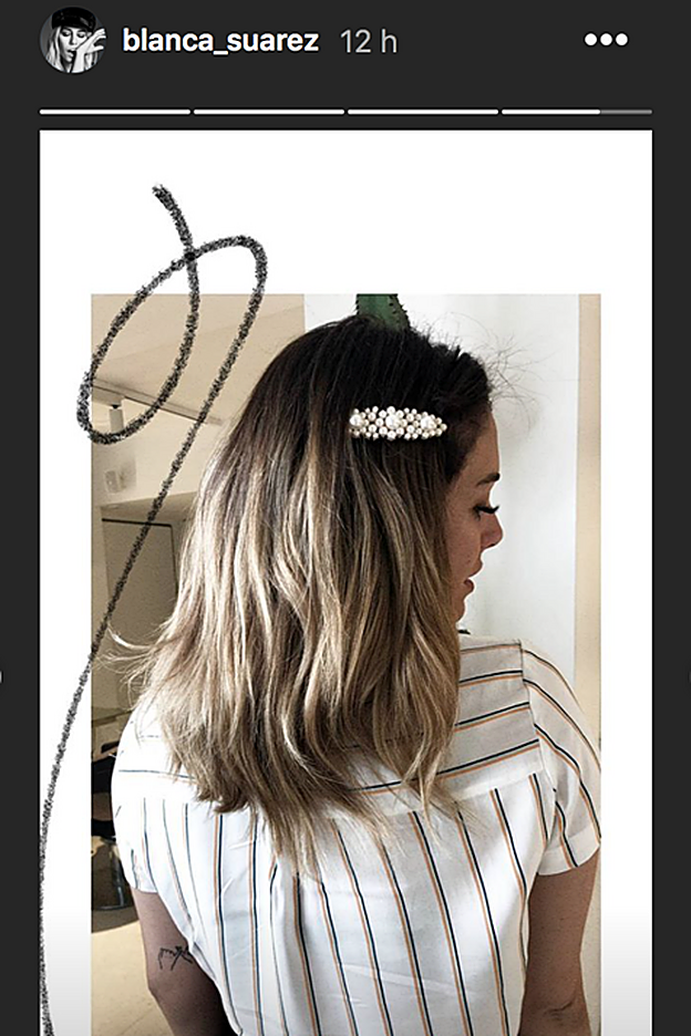 Una de las horquillas de perlas, agotadísimas, de Zara