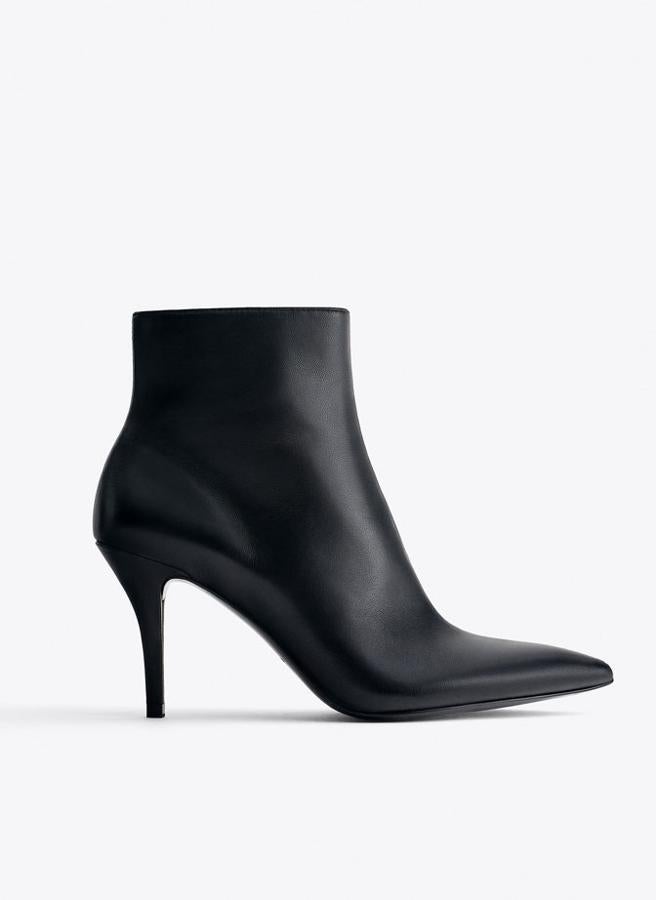 Los botines comodín, de esos que te puedes poner con todo. Su precio antes de las rebajas "mid season" era de 129 euros y se han quedado en 90,30.