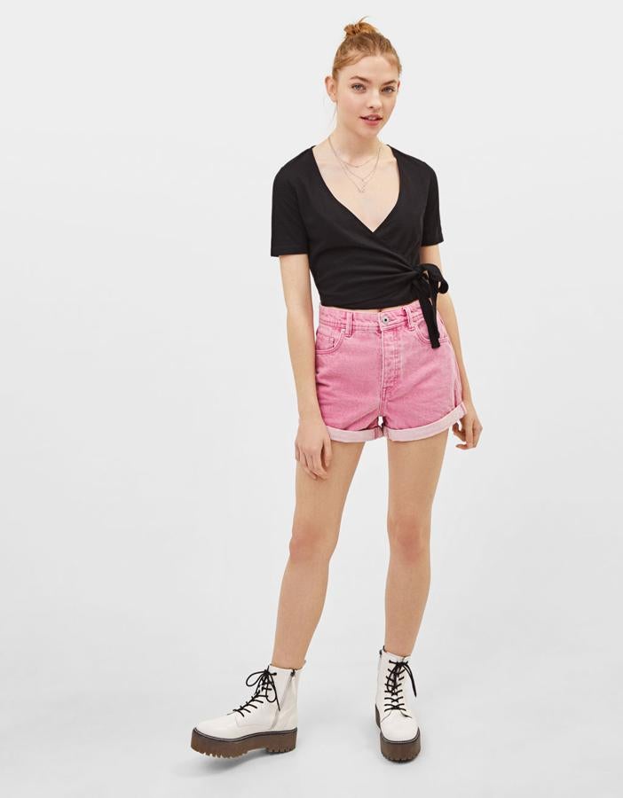 Short 'mom fit' en color rosa, 15,99 euros.