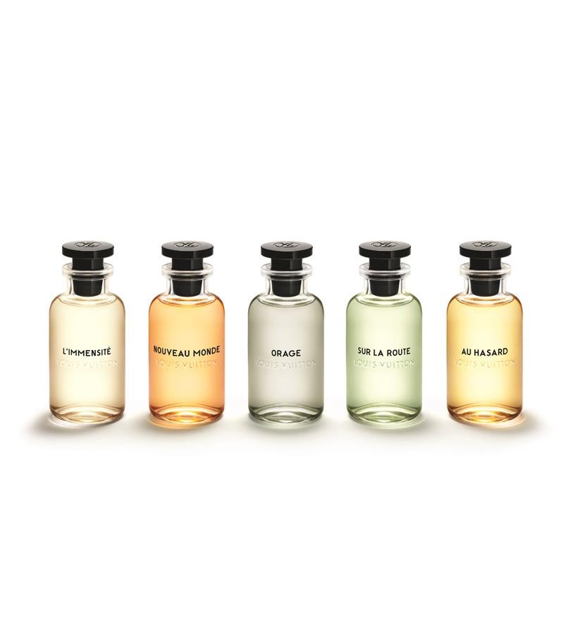 Cinco fragancias excepcionales rinden homenaje al hombre aventurero en su búsqueda de autorevelación. Cinco composiciones que capturan descubrimientos impresionantes y evocan una energía masculina directamente en la superficie de la piel, sin clichés o caricaturas. Perfumes de Louis Vuitton (210 €/ u).