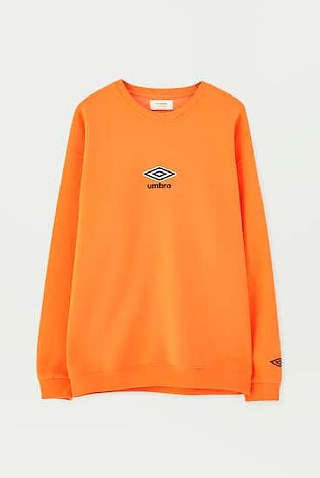 Sudadera Umbro básica de Pull&Bear, 30 euros.