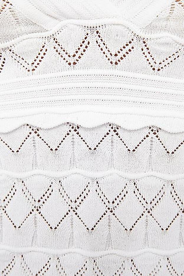 Detalle del punto 'pointelle' de Zara que lleva Rocío Osorno.