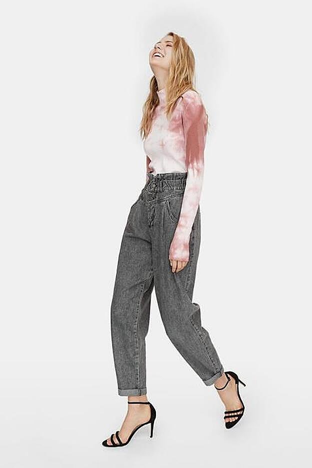 Vaqueros "paperbag" de Stradivarius.